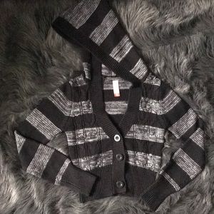 Cropped hooded sweater